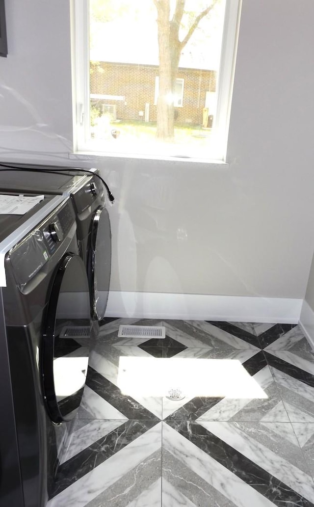 7137 S 87th Ave S, Justice, IL 60458 - washroom with separate washer and dryer and baseboards