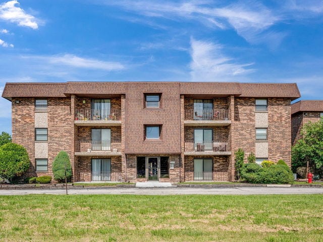 2237 175th St Unit 1B, Lansing, IL 60438 - view of apartment building / complex