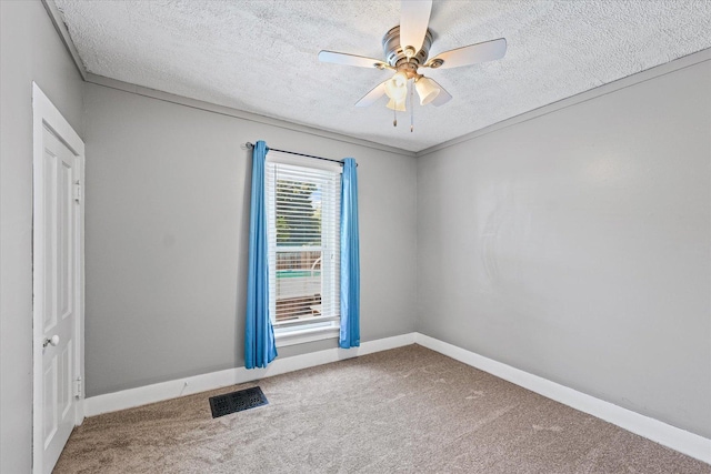 835 E Pells St, Paxton, IL 60957 - carpeted spare room featuring a textured ceiling and a ceiling fan