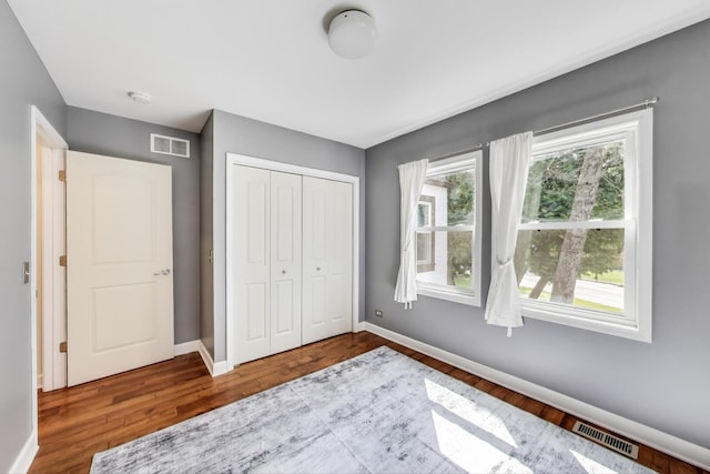 653 Blackstone Pl, Highland Park, IL 60035 - unfurnished bedroom with wood finished floors and a closet
