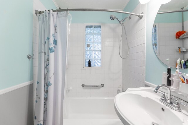 9116 S 53rd Ct, Oak Lawn, IL 60453 - bathroom with a sink and shower / bathtub combination with curtain