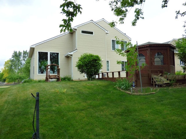 432 Thunder Rdg, Lake In The Hills, IL 60156 - back of house with a lawn