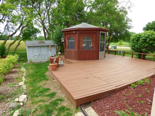 432 Thunder Rdg, Lake In The Hills, IL 60156 - wooden terrace with a shed