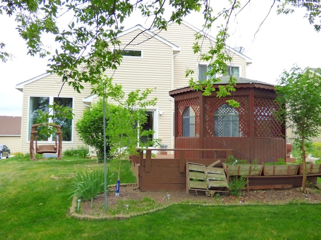 432 Thunder Rdg, Lake In The Hills, IL 60156 - back of house featuring a lawn