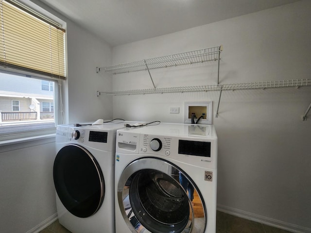 746 River Mill Parkway, Wheeling, IL 60090 - laundry area featuring washer and clothes dryer and baseboards