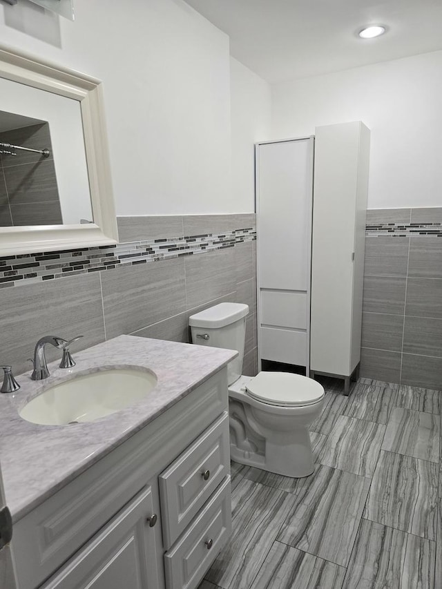 1441 E Thacker St Unit 501, Des Plaines, IL 60016 - bathroom featuring tile walls, vanity, wainscoting, recessed lighting, and a shower