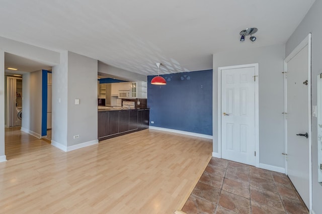 4524 Kings Walk Dr Unit 2A, Rolling Meadows, IL 60008 - unfurnished living room featuring light wood finished floors and washer / clothes dryer