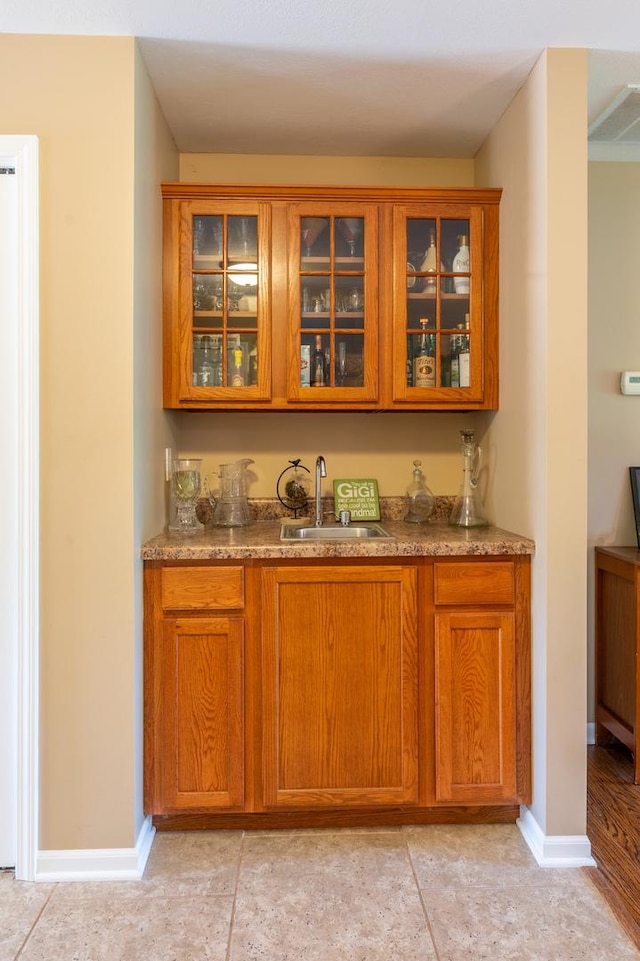 1715 W River St Unit 1715, Dixon, IL 61021 - indoor wet bar with baseboards