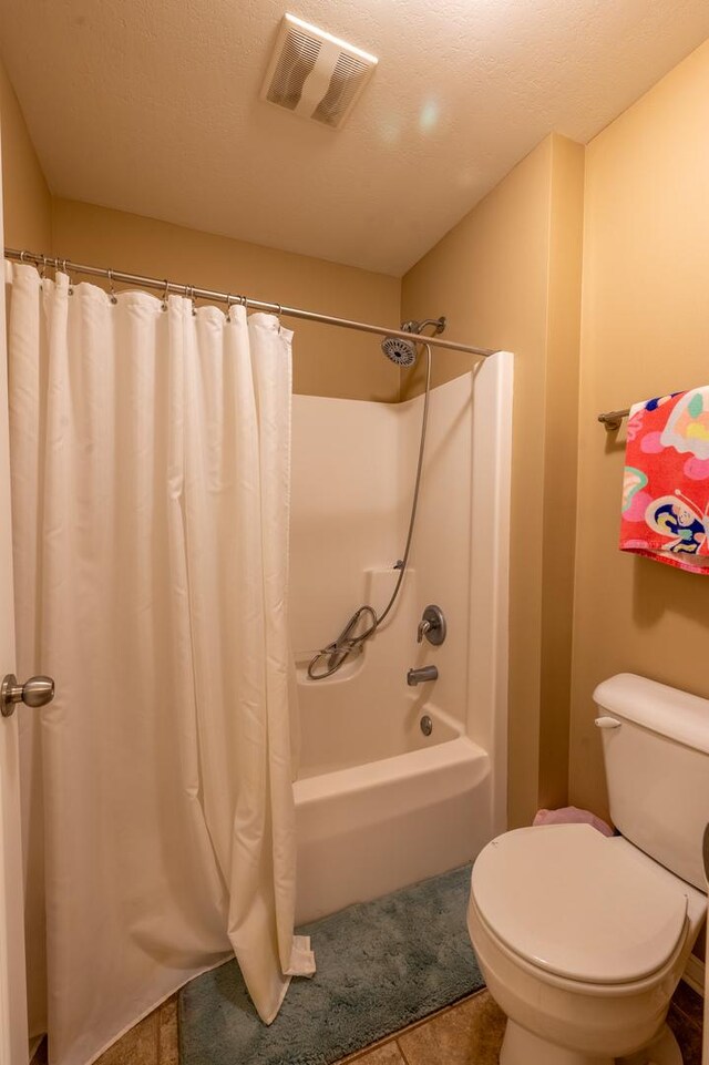 1715 W River St Unit 1715, Dixon, IL 61021 - full bathroom with toilet and shower / bathtub combination with curtain