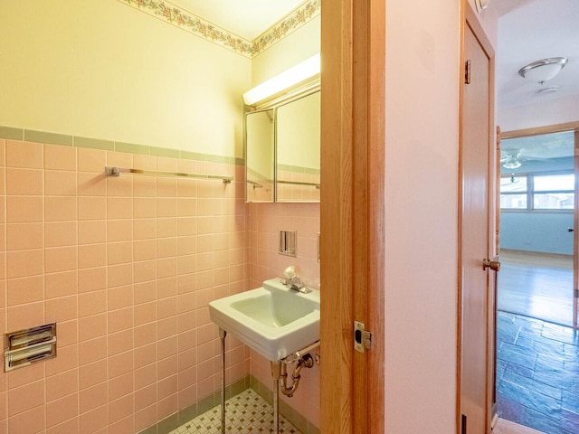 6052 W 128th St, Palos Heights, IL 60463 - bathroom with a wainscoted wall and tile walls