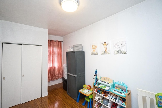 2834 S Union Ave, Chicago, IL 60616 - rec room with wood finished floors