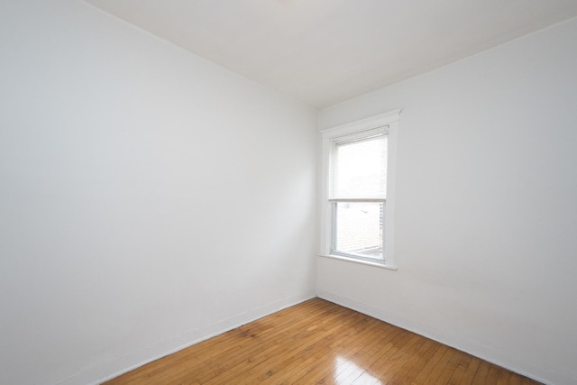 2834 S Union Ave, Chicago, IL 60616 - empty room featuring light wood-style floors and baseboards