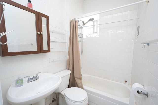2834 S Union Ave, Chicago, IL 60616 - full bathroom featuring shower / bathtub combination with curtain and tile walls