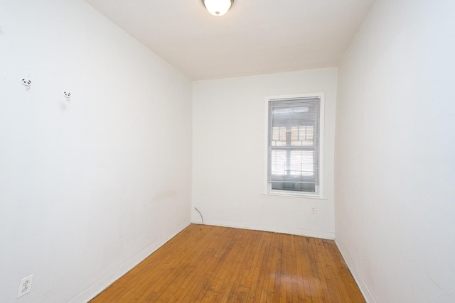 2834 S Union Ave, Chicago, IL 60616 - unfurnished room with light wood-style flooring and baseboards