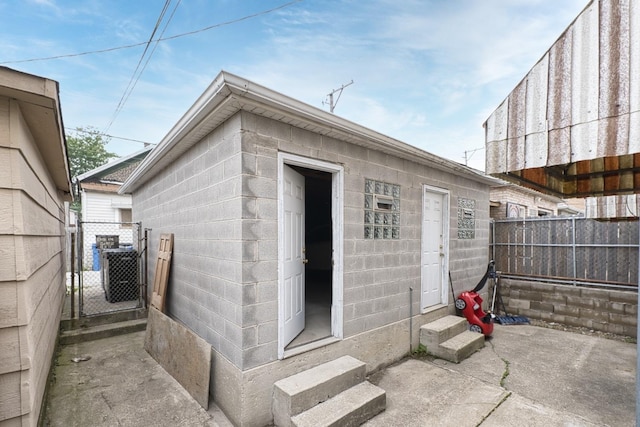 2834 S Union Ave, Chicago, IL 60616 - view of outbuilding featuring entry steps and a gate
