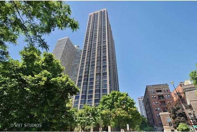 2650 N Lakeview Ave Unit 1603, Chicago, IL 60614 - view of property with a city view