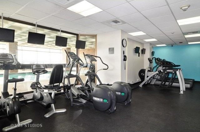 2650 N Lakeview Ave Unit 1603, Chicago, IL 60614 - gym featuring a drop ceiling and floor to ceiling windows