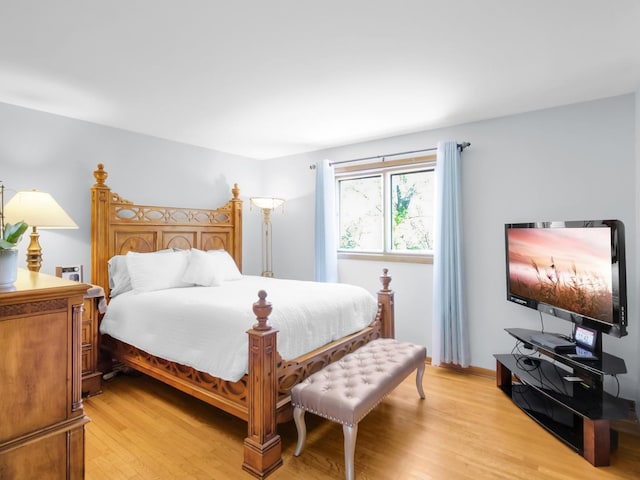 18 E 155th Pl, South Holland, IL 60473 - bedroom with light wood-style floors
