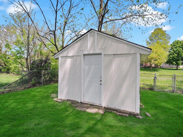 18 E 155th Pl, South Holland, IL 60473 - view of shed with a fenced backyard