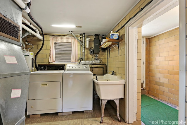 36 S Pistakee Lake Rd, Fox Lake, IL 60020 - laundry area with separate washer and dryer, electric water heater, and heating unit