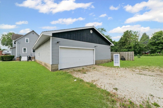 543 E Orleans St, Paxton, IL 60957 - garage featuring gravel driveway