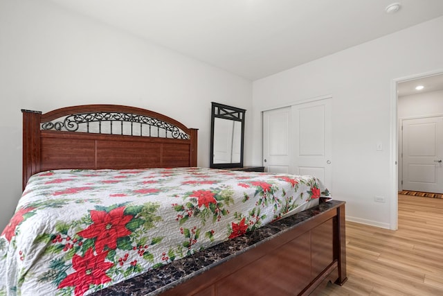 153 N Bend Way, Elgin, IL 60124 - bedroom featuring light wood finished floors, a closet, and recessed lighting