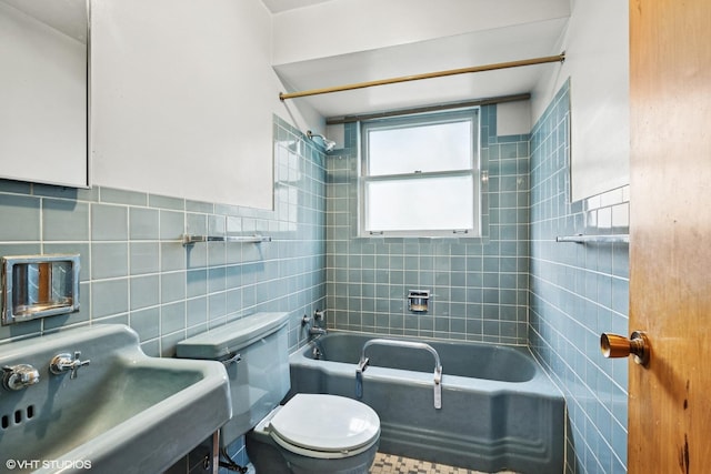 217 Heather Ln, Wilmette, IL 60091 - full bath featuring tile walls and shower / washtub combination