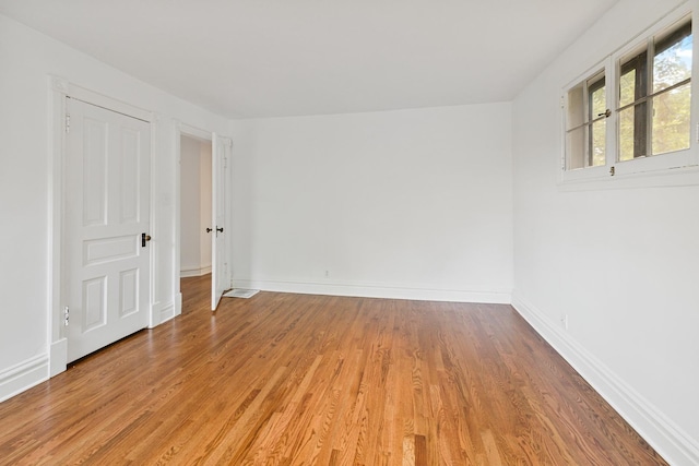 1123 Linden Ave, Wilmette, IL 60091 - empty room with light wood-style flooring and baseboards