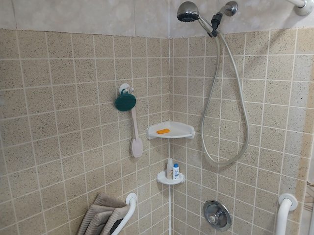 4936 S Karlov Ave, Chicago, IL 60632 - full bath with tiled shower