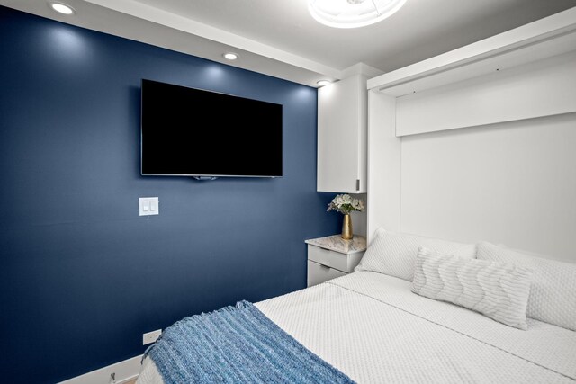 88 W Schiller St Unit 904, Chicago, IL 60610 - bedroom with baseboards and recessed lighting
