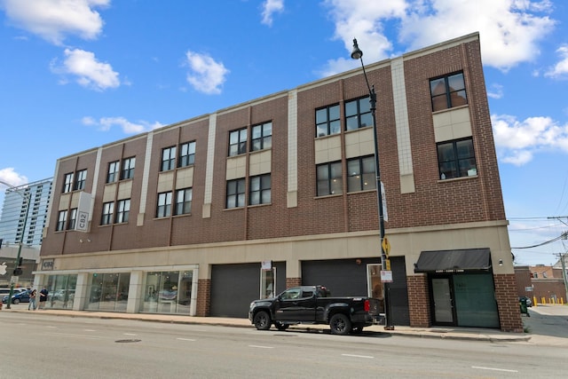 1600 N Halsted St Unit 3C, Chicago, IL 60614 - view of property featuring a garage