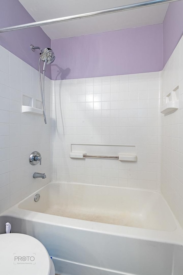 2012 Juniper Ct Unit 2012, Glendale Heights, IL 60139 - bathroom with toilet and bathing tub / shower combination