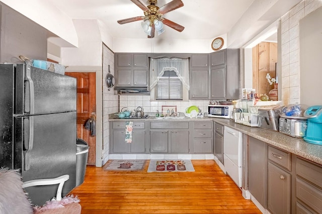 1621 N Central Park Ave, Chicago, IL 60647 - kitchen featuring stainless steel appliances, gray cabinetry, ceiling fan, and light wood finished floors