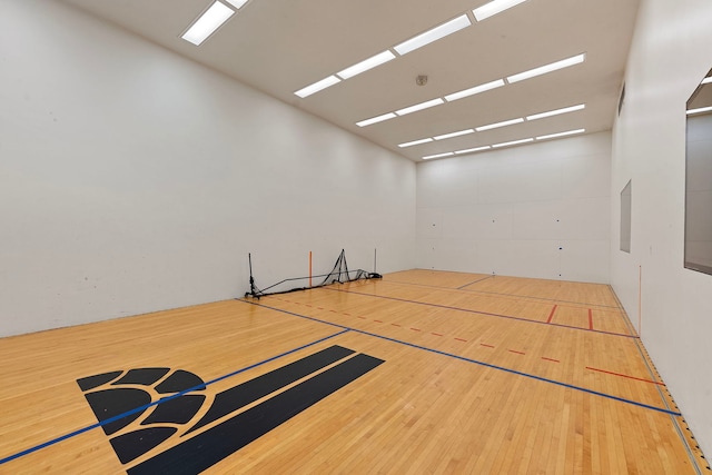400 E Randolph St Unit 2603, Chicago, IL 60601 - surrounding community with a sport court