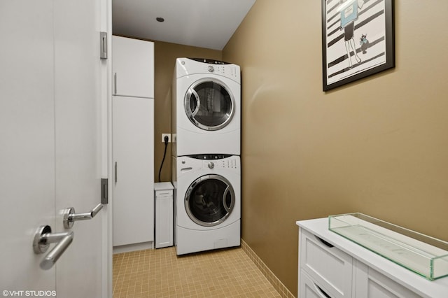 401 N Wabash Ave Unit 44F, Chicago, IL 60611 - laundry room with estacked washer and dryer and cabinet space