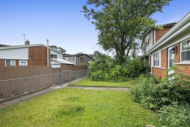 535 Glenshire Rd, Glenview, IL 60025 - view of yard with a gate