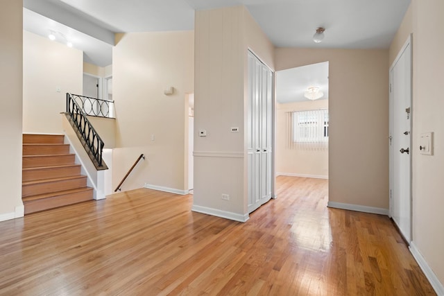 535 Glenshire Rd, Glenview, IL 60025 - unfurnished room with light wood-style flooring and baseboards