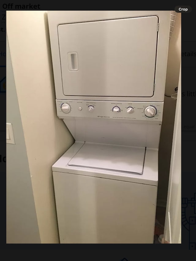 4629 S Langley Ave, Chicago, IL 60653 - laundry area with stacked washing machine and dryer