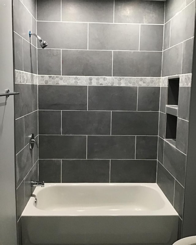 4629 S Langley Ave, Chicago, IL 60653 - full bath featuring bathing tub / shower combination