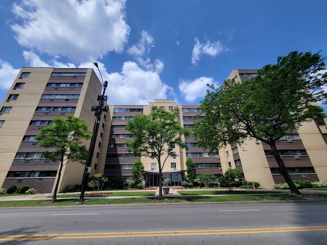 6300 N Sheridan Rd Unit 811, Chicago, IL 60660 - view of apartment building / complex