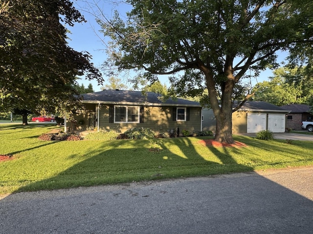 1202 E Van Buren St, Clinton, IL 61727 - ranch-style home with a front yard and a detached garage