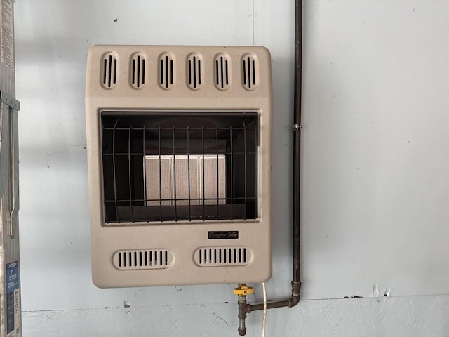 1202 E Van Buren St, Clinton, IL 61727 - detailed view of heating unit