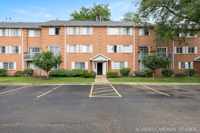 1356 S Lorraine Rd Unit E, Wheaton, IL 60189 - view of property with uncovered parking