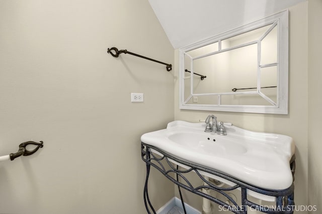 1356 S Lorraine Rd Unit E, Wheaton, IL 60189 - view of bathroom