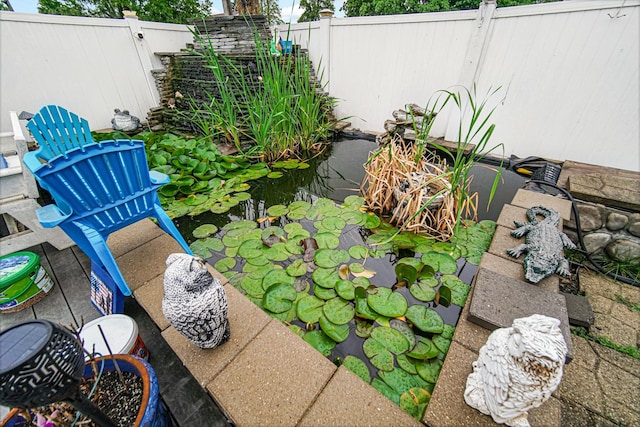 5848 W 89th St, Oak Lawn, IL 60453 - fenced backyard with a garden pond