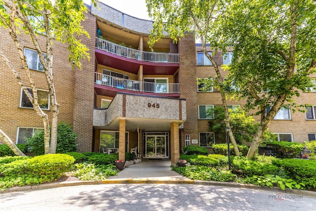 945 E Kenilworth Ave Unit 120, Palatine, IL 60074 - view of apartment building / complex