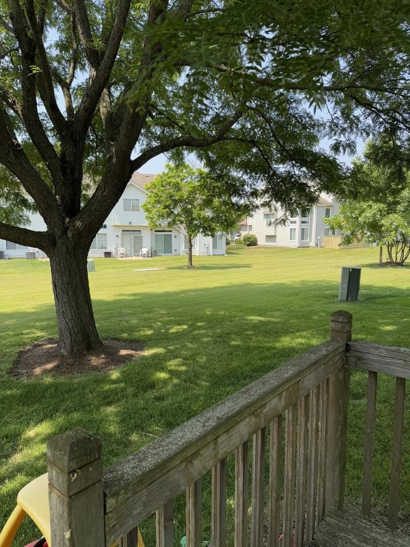 966 Mesa Dr, Lake In The Hills, IL 60156 - view of green lawn
