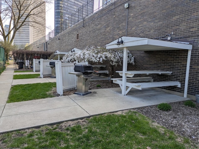 5455 N Sheridan Rd Unit 3601-3602, Chicago, IL 60640 - view of patio