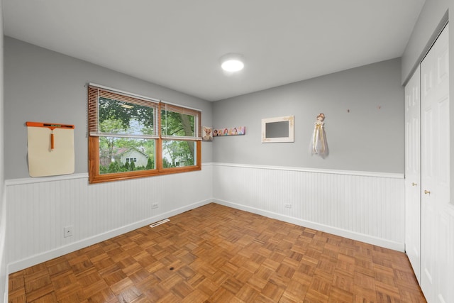 573 Surryse Rd, Lake Zurich, IL 60047 - empty room with wainscoting and baseboards