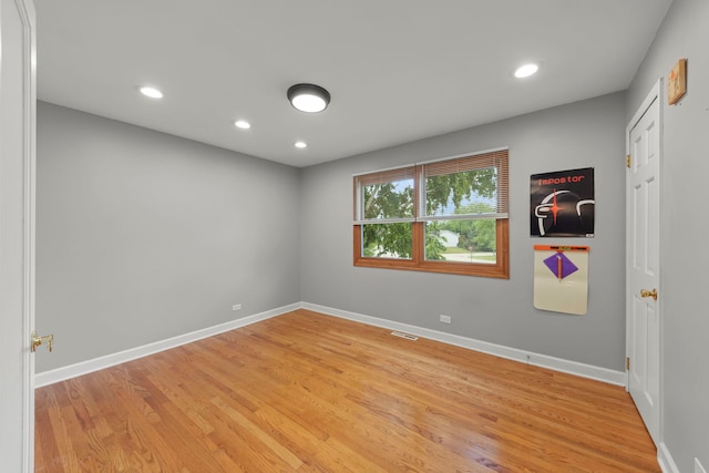 573 Surryse Rd, Lake Zurich, IL 60047 - unfurnished room with light wood-style floors and recessed lighting